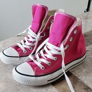 Chuck Taylor Converse Women 6/Men 4 in Hot Pink